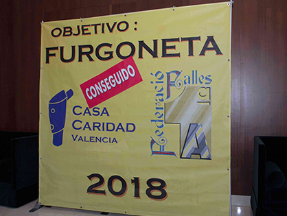 Entrega furgoneta a Casa Caridad